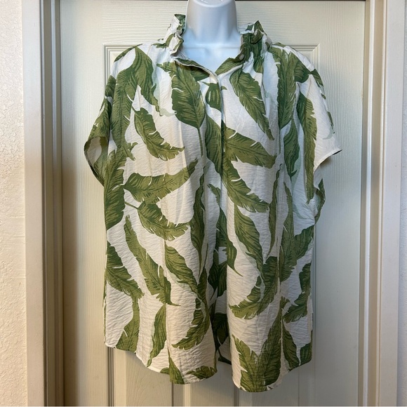 🌴TORRID • Bell Isle Popover Blouse (green) - Picture 3 of 12